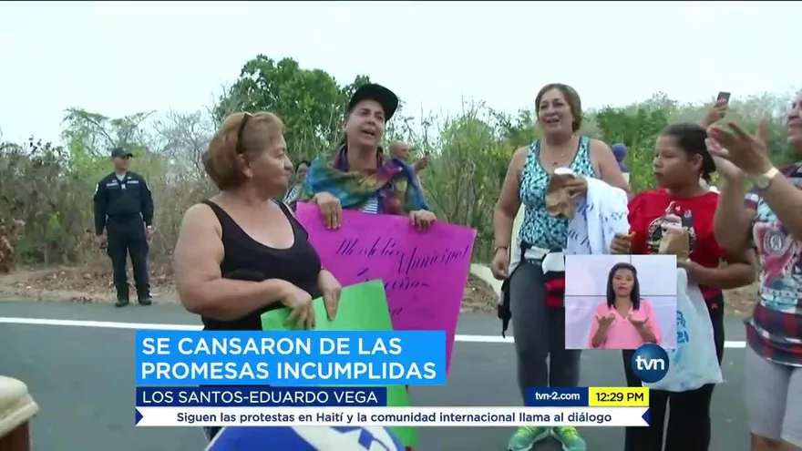 Habitantes de Pocrí de Los Santos cierran calle en protesta contra el Minsa