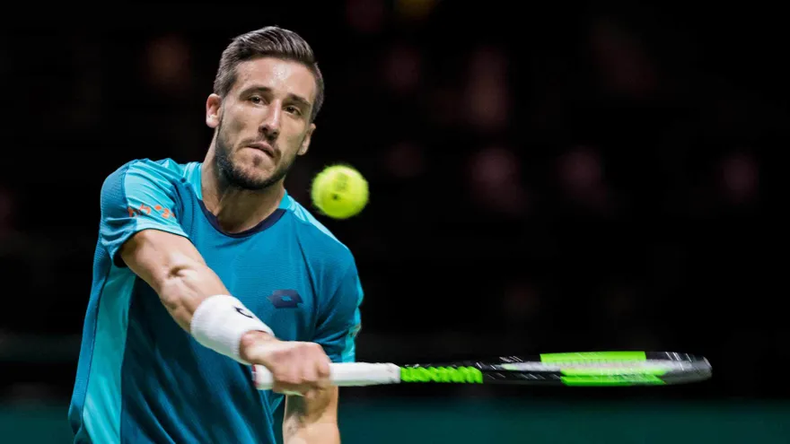 Dzumhur y Medvedev superan la primera ronda