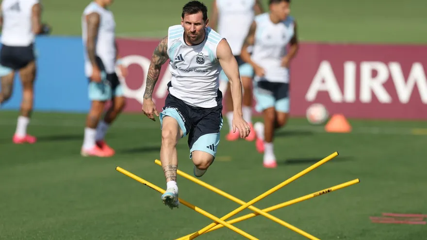 Lionel Messi entranando con la selección de Argentina en el Mundial 2026