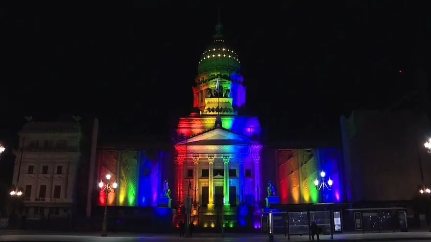 Buenos Aires iluminado por la diversidad, a una década del matrimonio igualitario