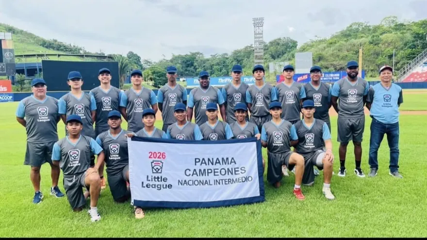 Integrantes del equipo de béisbol intermedio de Panamá que participa en la Serie Latinoamericana 2026