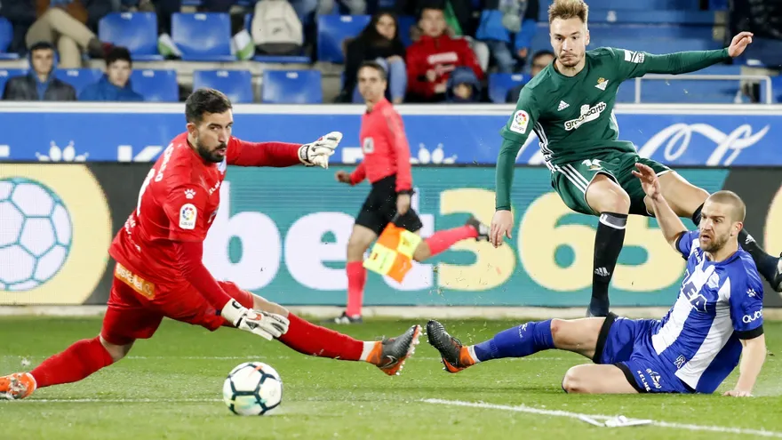 Betis derrota al Alavés  y sigue soñando con la Europa League
