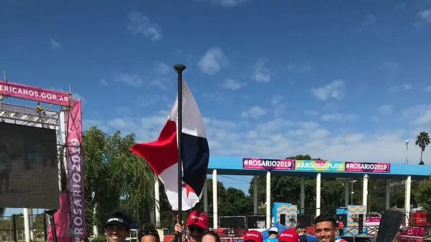 Surfistas panameños sin podio en pruebas técnicas de Stand-Up Paddle en Rosario