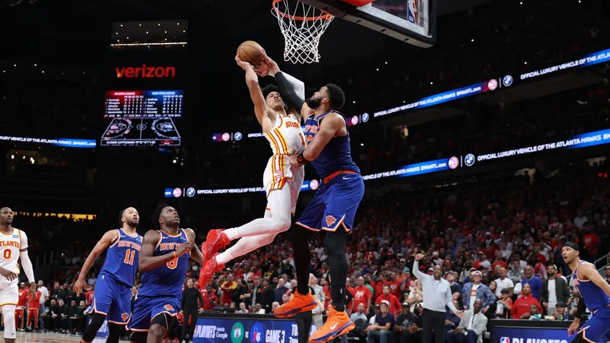 Atlanta Hawks y New York Knicks en acción