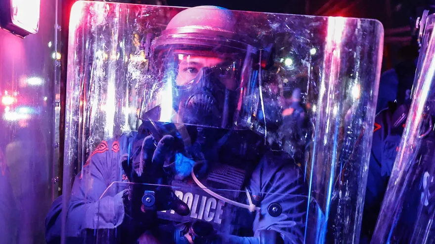 Toque de queda en Newark tras incidentes cerca de centro de detención de migrantes