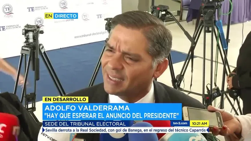 El diputado Adolfo Valderrama se refiere a la posibilidad de una Constituyente