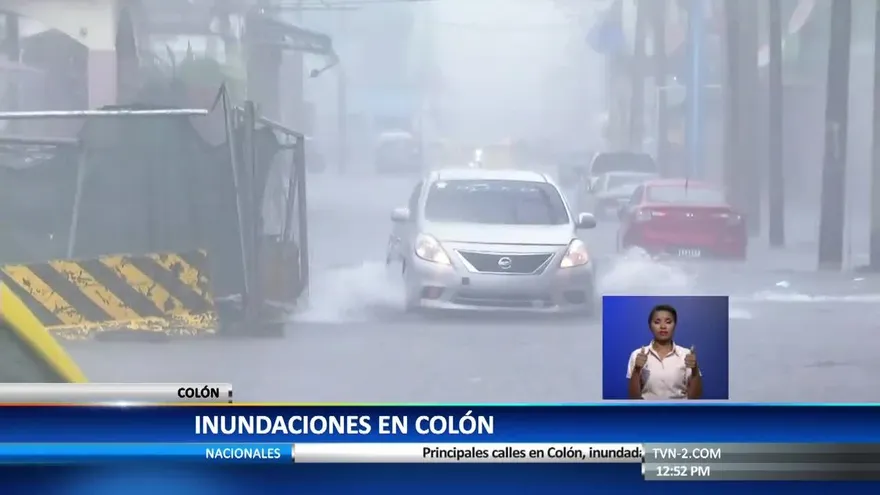Pacientes en Colón son trasladados en neveras tras inundaciones
