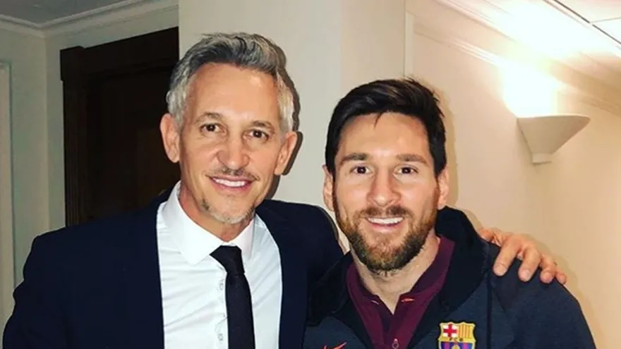 Gary Lineker (i) junto a Lionel Messi (d)