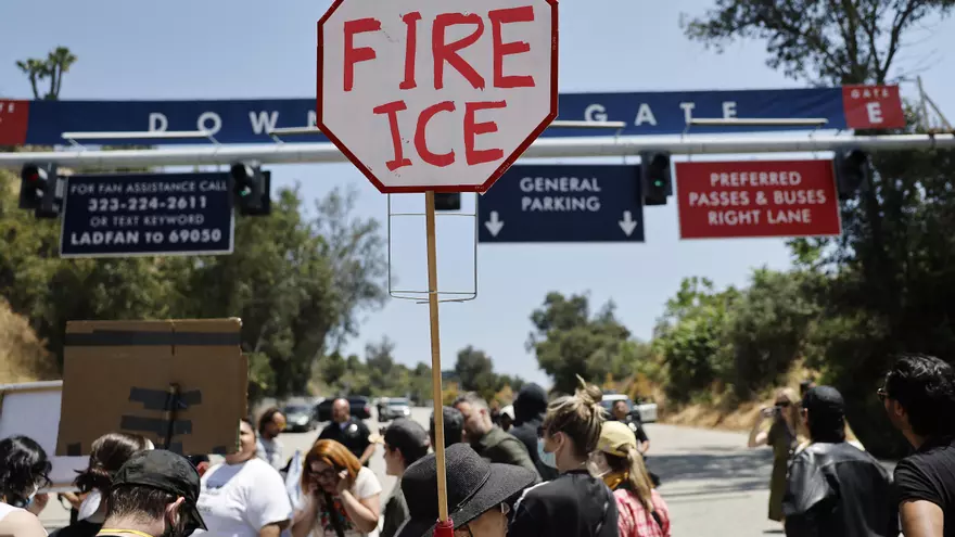 Los Dodgers niegan la entrada a su estadio a agentes migratorios de EEUU