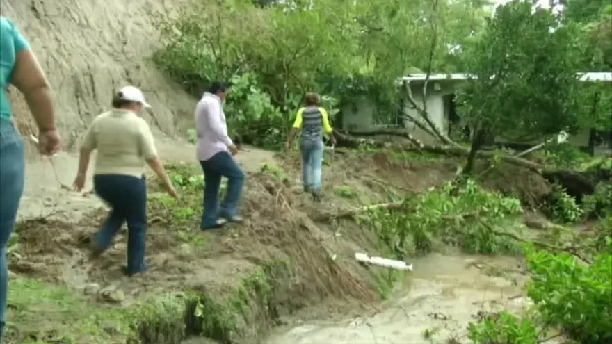 Varias familias afectadas por derrumbes en Santa Rita de Antón