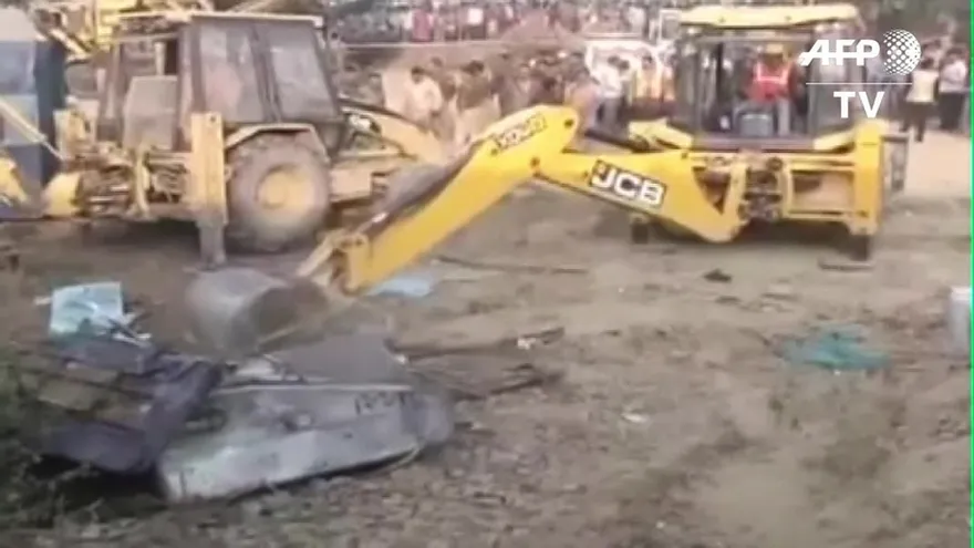 Más de 100 muertos en accidente de tren de pasajeros en India