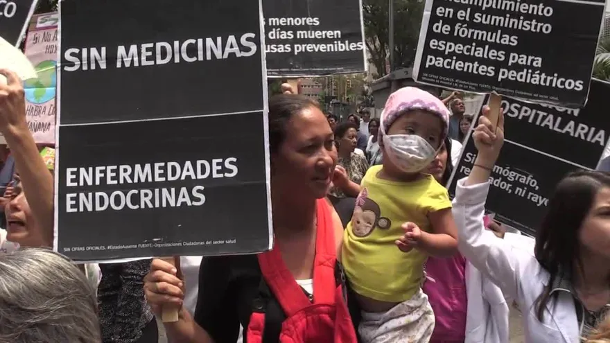 Pacientes y médicos venezolanos protestan por falta de medicinas