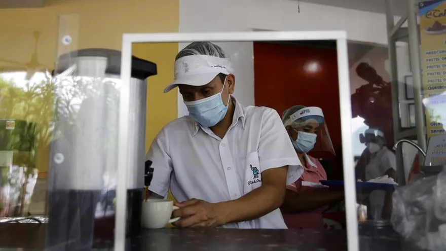 El Salvador retoma actividades económicas tras una caída de los contagios por COVID-19