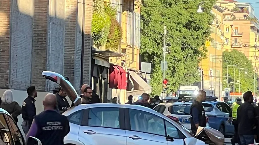 Un conductor con antecedentes de problemas de salud mental atropelló el sábado a varios peatones en Módena, en el norte de Italia, y dejó ocho heridos, cuatro de gravedad, antes de que la policía lo detuviera, informaron las autoridades, que aún no descartan que haya sido un atentado.