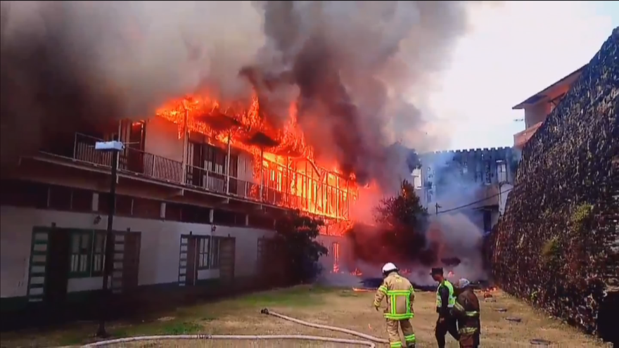 Bomberos atienden incendio en San Felipe