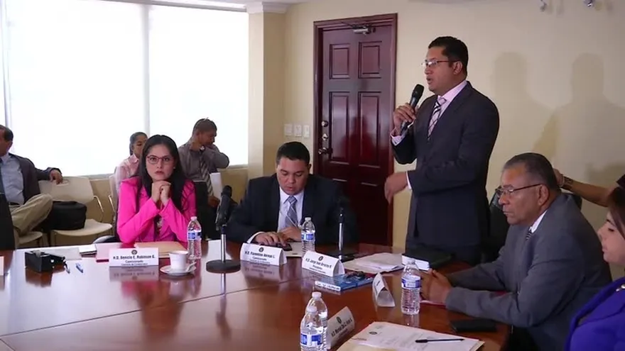 Aplazan decisión sobre denuncias contra Ayú Prado