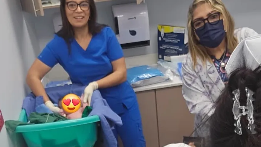 Personal sanitario que atendió el primer parto en el recién inaugurado hospital de Bugaba