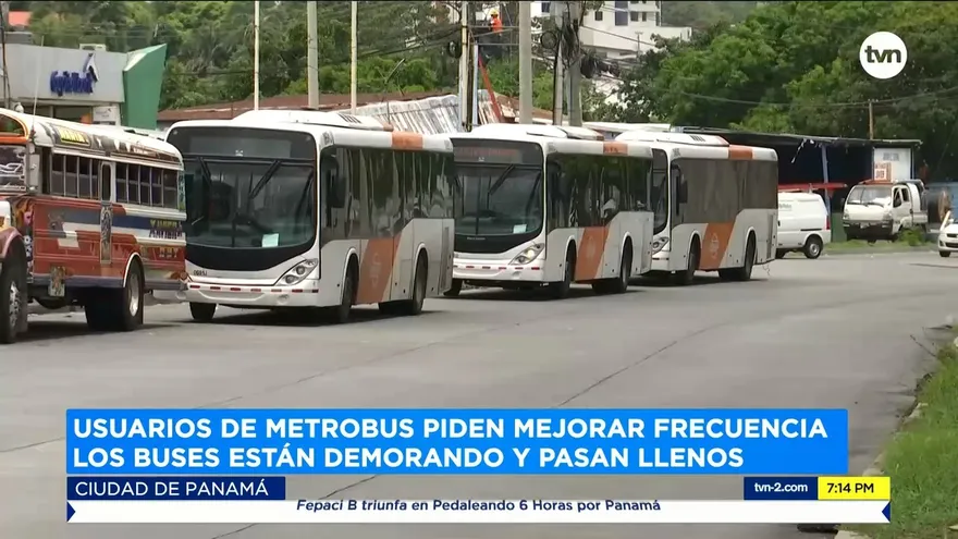 Usuarios de Metrobús piden mejorar frecuencia los buses