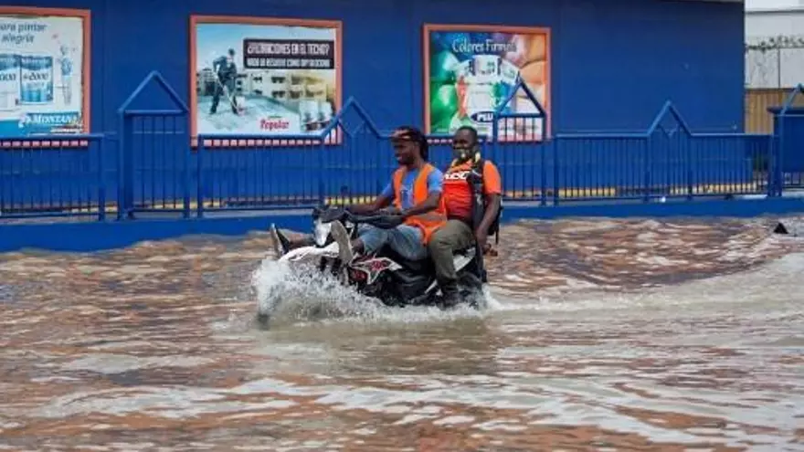 Las fuertes lluvias generadas por la depresión tropical Grace dejaron inundadas las comunidades en República Dominicana