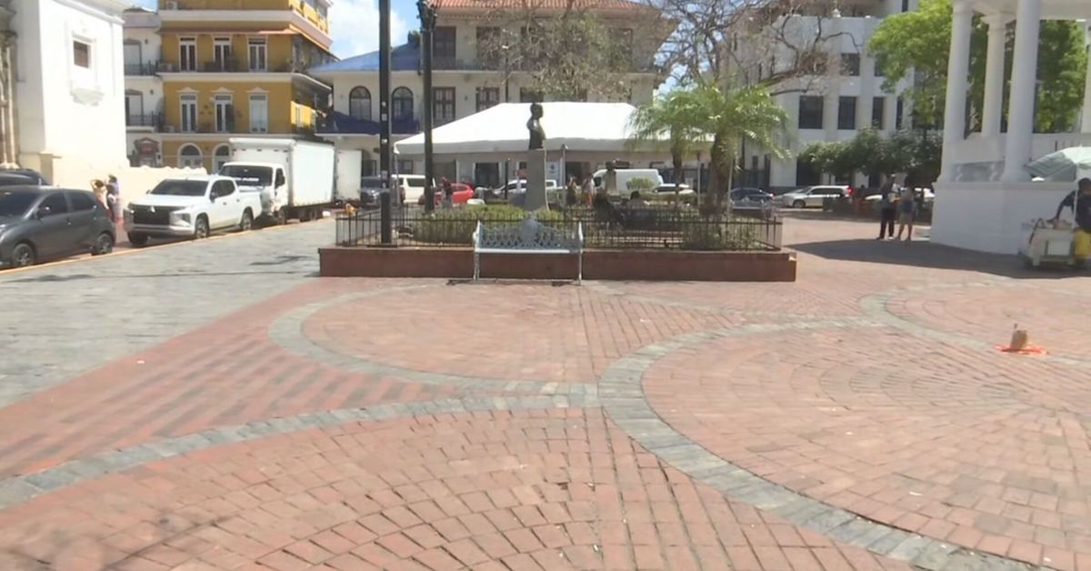 Artesanos y visitantes se alistan para el primer aniversario del casco peatonal