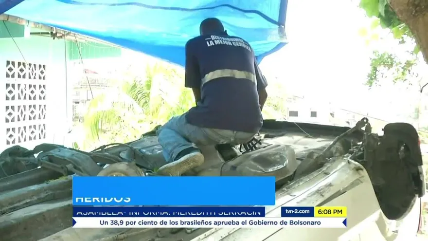 Un carro cae sobre una casa en Los Andes #1