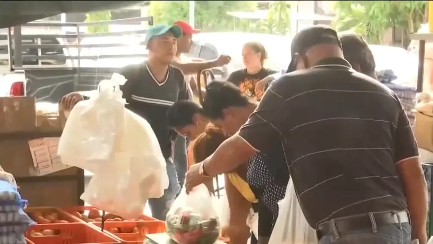 Compradores llenan los mercados en David