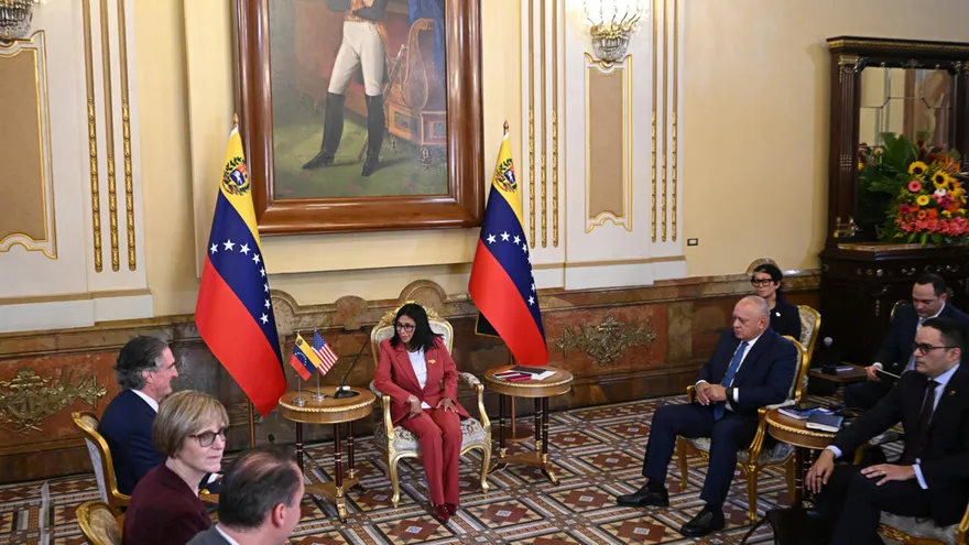 Presidenta venezolana recibe a secretario del Interior con foco en minería