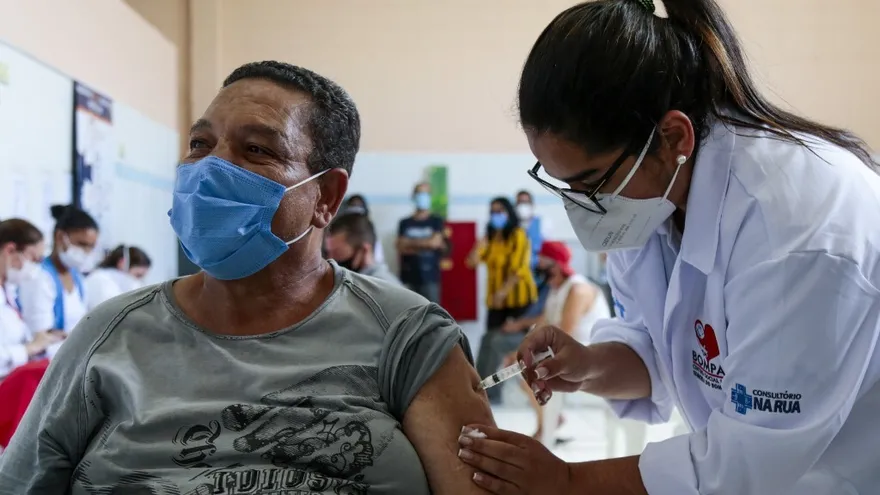 OPS prevé brotes de covid-19 en las Américas hasta el 2022