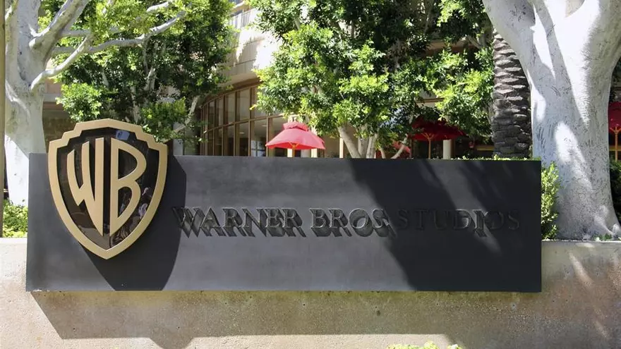 Los estudios Warner Bros rectificaron este martes su decisión de aplazar indefinidamente el lanzamiento de la cinta y optaron por mantener la fecha prevista del 15 de mayo.