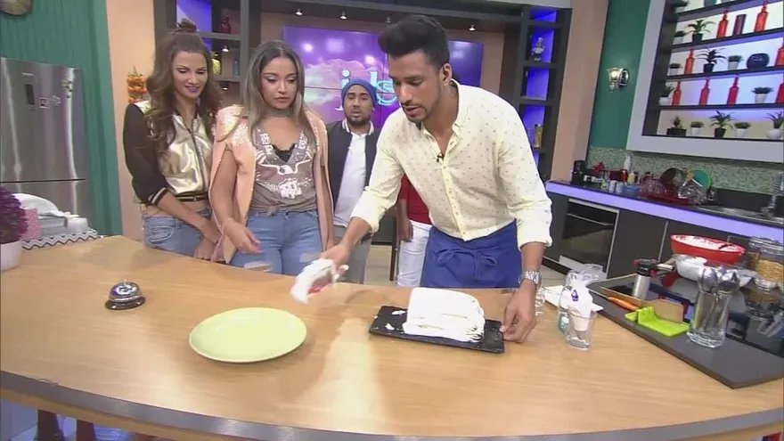 ¡Enamora con este bizcocho flameado!