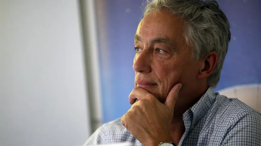 El director del observatorio chileno ALMA, Pierre Cox,  durante una presentación en Santiago de Chile (Chile).