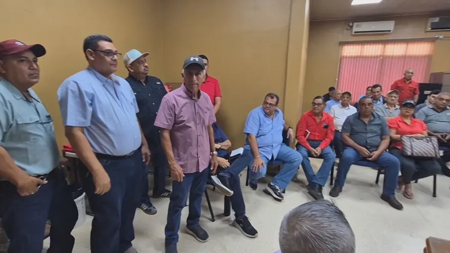Transportistas del interior del país piden reunión urgente con Mulino por alza del combustible