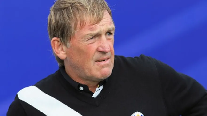 Kenny Dalglish entregará la Bota de Oro a Luis Suárez