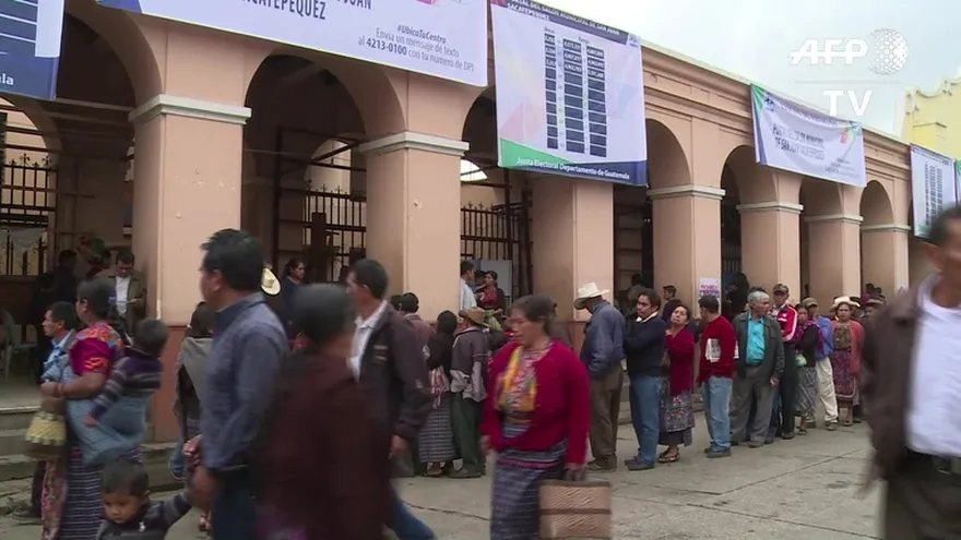Guatemaltecos acuden a las urnas
