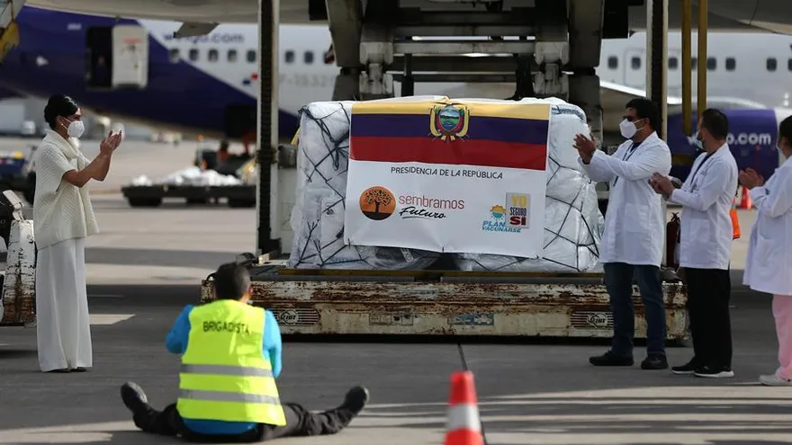 El primer embarque de 8,000 dosis de la vacuna de Pfizer-Biontech.