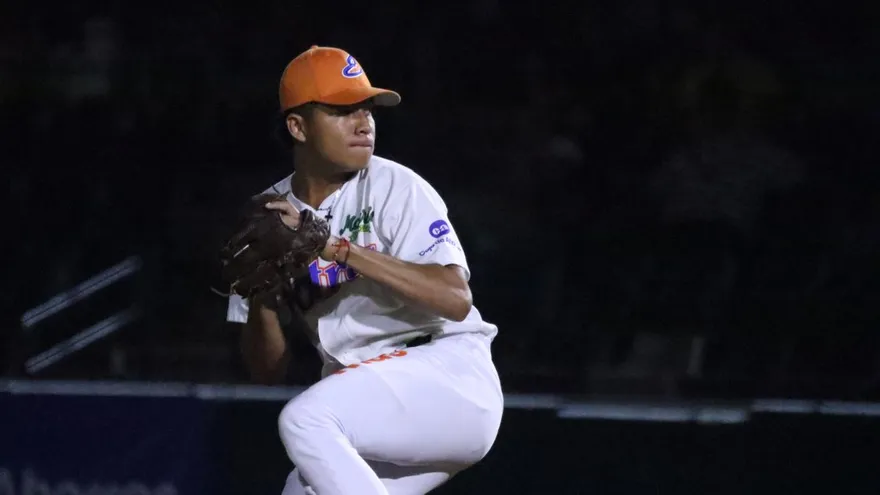 Lanzador del equipo juvenil de Panamá Este