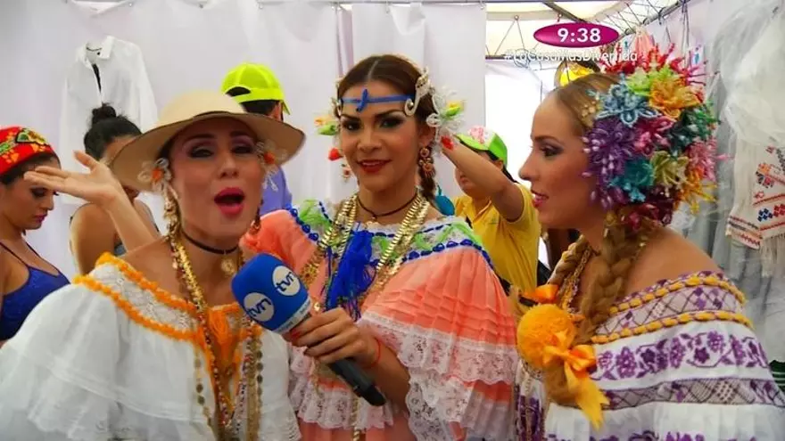 Desfile de La Mil Polleras con Jovana Michel