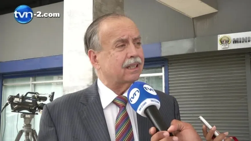 Abogado Cochéz presenta documento al MP por caso Figali