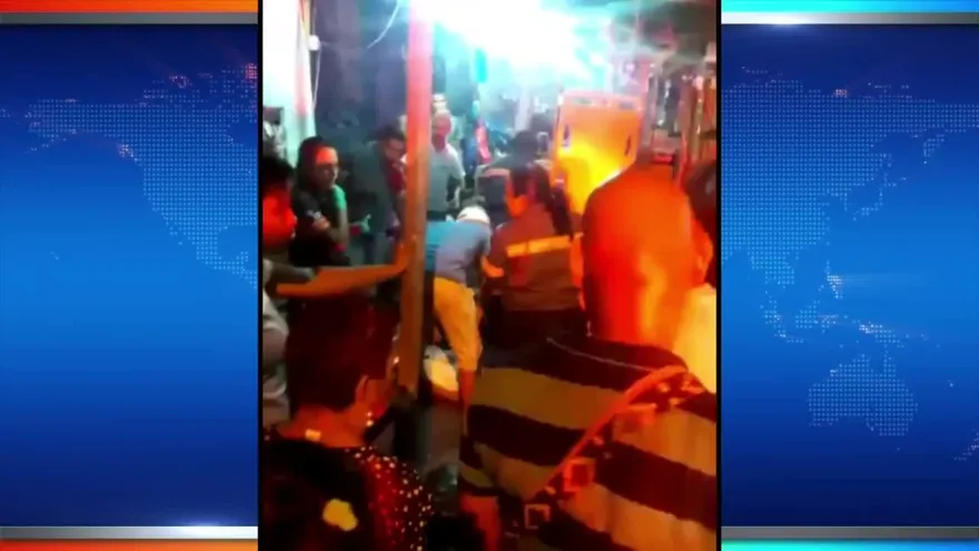 Conductor impacta contra comercio en Ojo de Agua