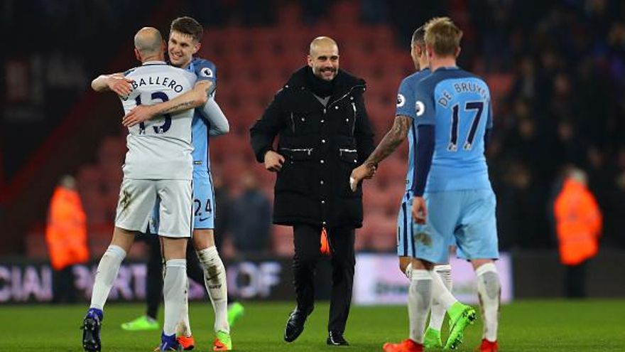 Jugadores del Mánchester City celebran el triunfo ante el Bournemouth