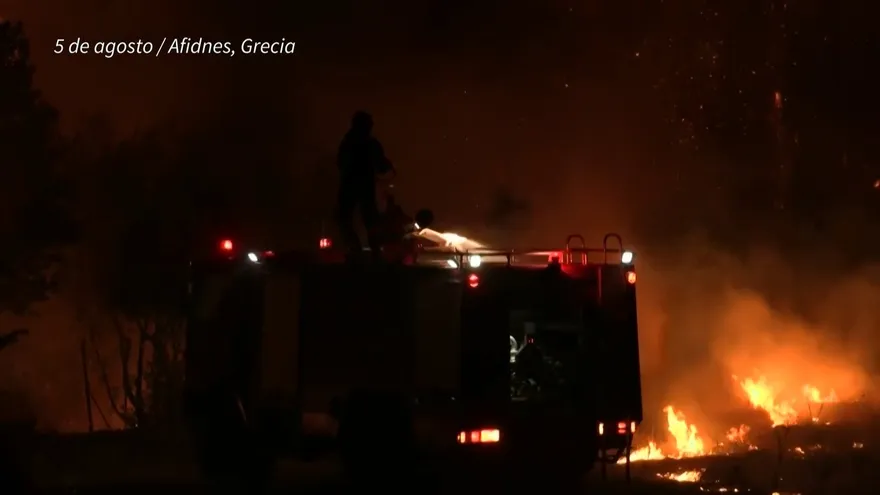 Grecia afronta situación "crítica" por incendios, todavía activos en Turquía