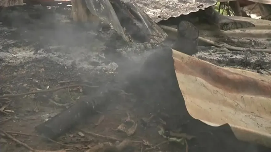 Buscan a hombre acusado de quemar la casa de expareja