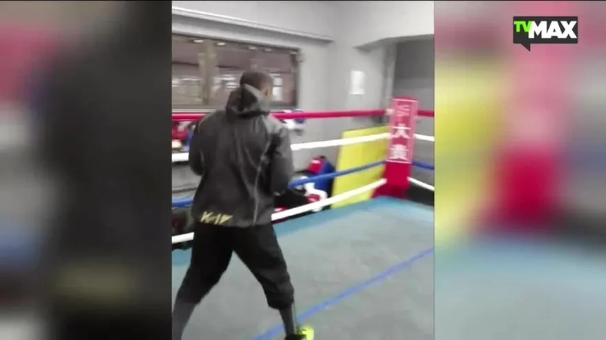 Jezreel Corrales continúa entrenando para su pelea ante Uchiyama