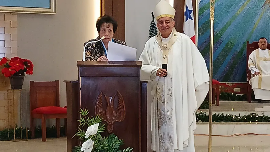 Luz María Noli es honrada por la Iglesia católica por su destacada trayectoria y aportes a periodismo