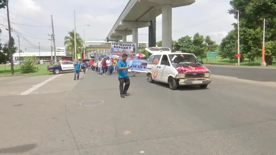 Docentes de Panamá Este marchan para exigir mejoras en los planteles