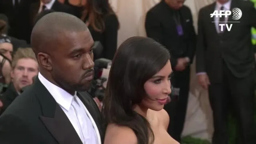 Kim Kardashian asaltada en París; le robaron millones en joyas