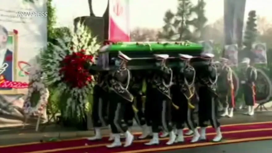 Irán entierra al científico asesinado y promete redoblar su trabajo