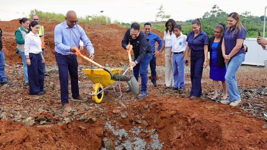 Primera palada marca el inicio de un moderno centro educativo para Panamá Oeste