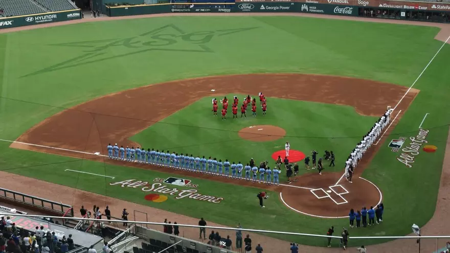 Terreno de juego del Truist Park de Atlanta, sede del Juego de las Estrellas de las Grandes Ligas 2025