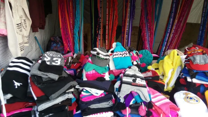 Ministerio Público decomisa 796 artículos presuntamente falsificados en la feria de San José